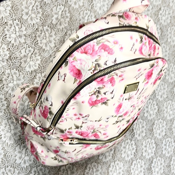 CALL IT SPRING |🌹🦋Roses Butterflies Print Multi-Pocket Adjustable Backpack Bag - Picture 7 of 14